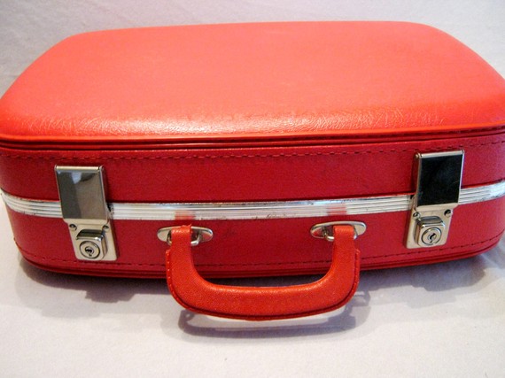 Brittany Stiles: Suitcase Decorating