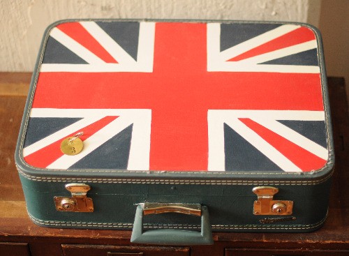 Brittany Stiles: Suitcase Decorating
