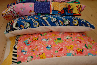 A busy lizzie life: Homemade pillow cases