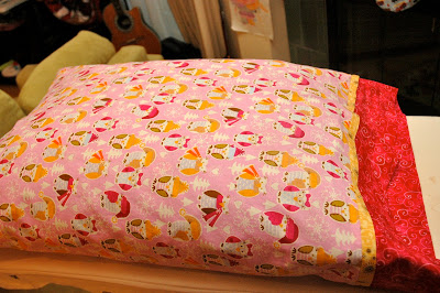 A busy lizzie life: Homemade pillow cases