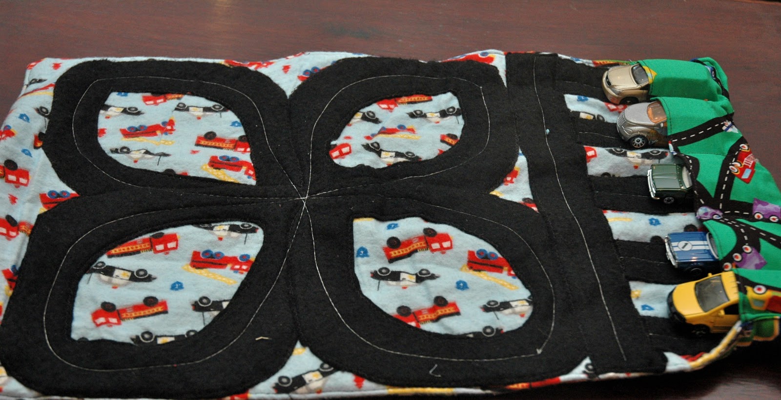 A busy lizzie life Travel Felt Play mat for Cars