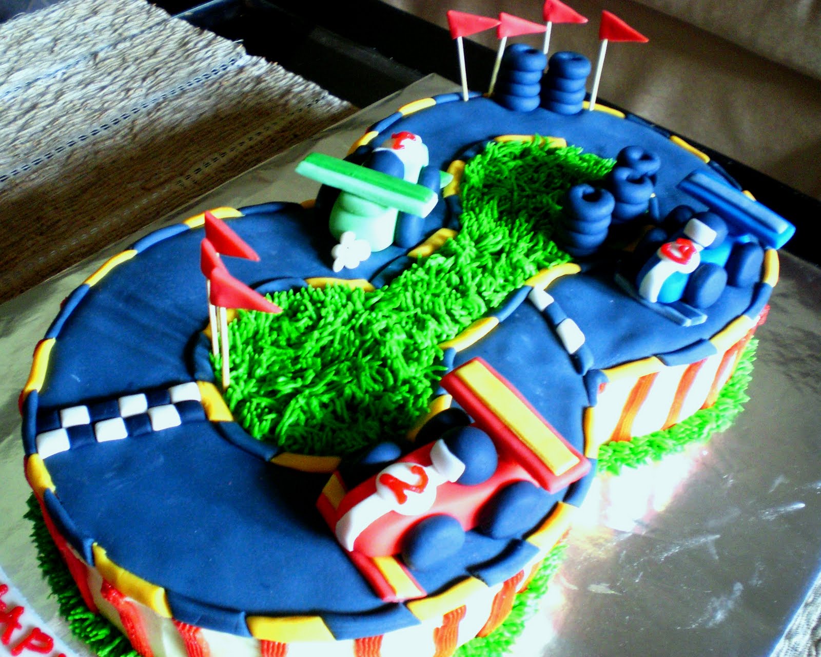 sugar-rush-race-track-birthday-cake