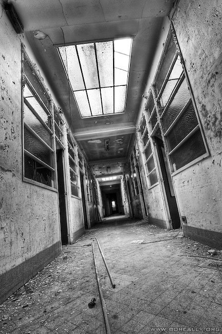 [friche-hopital-couloir-nb-hdr-angoisse.jpg]
