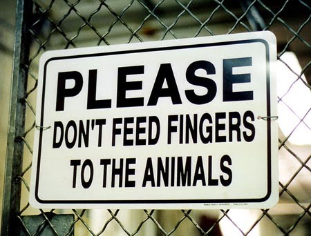 https://4.bp.blogspot.com/_en3tE7aKwk8/S8CxBbTM7YI/AAAAAAAAByc/bUj5uN1UXr0/s1600/funny-zoo-animals-signs.jpg