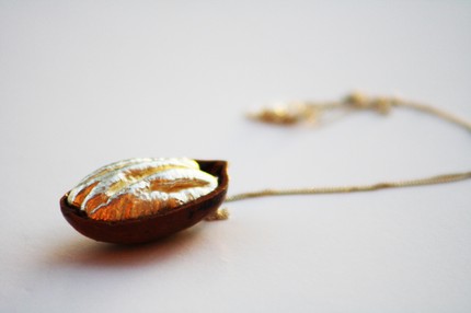 [walnut+necklace+by+gurkimel+etsy.jpg]