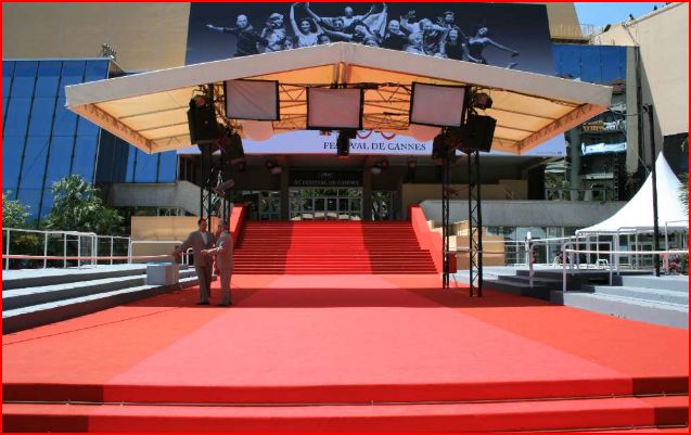 [Can%20tapisrouge.jpg]