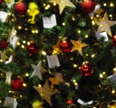 [charlie+brown+tree+ornaments.jpg]
