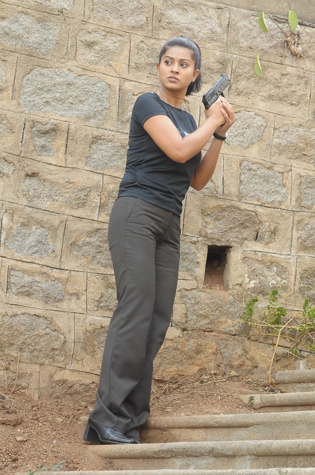 [Sneha-actress-as-police.jpg]