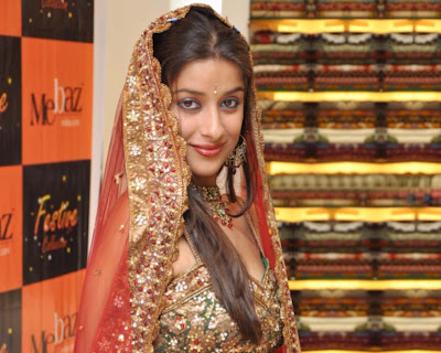 Madhuriam in Bridal Dress, Cute Madhurima Displaying her posture