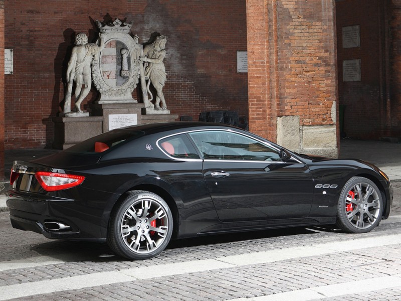 [2009+Maserati+GranTurismo+S+black.jpg]