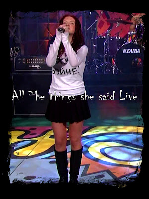 t.A.T.u. cantando All The Things She Said en vivo en Tonight Show With Jay 