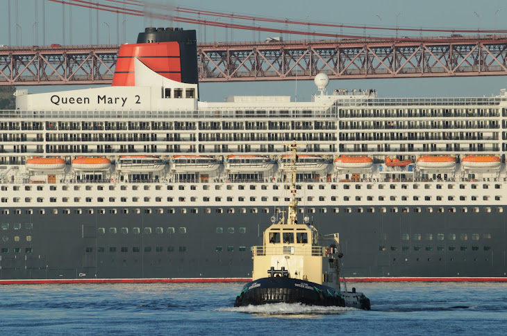 QUEEN MARY 2 in Lisbon 2009-07-15