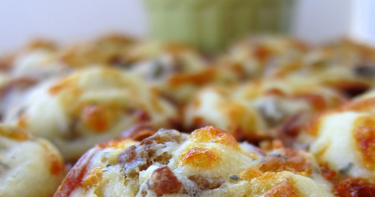 Sausage & Pepperoni Pizza Puffs Plain Chicken®