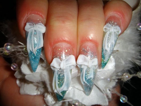 Diseño de uñas con relieve