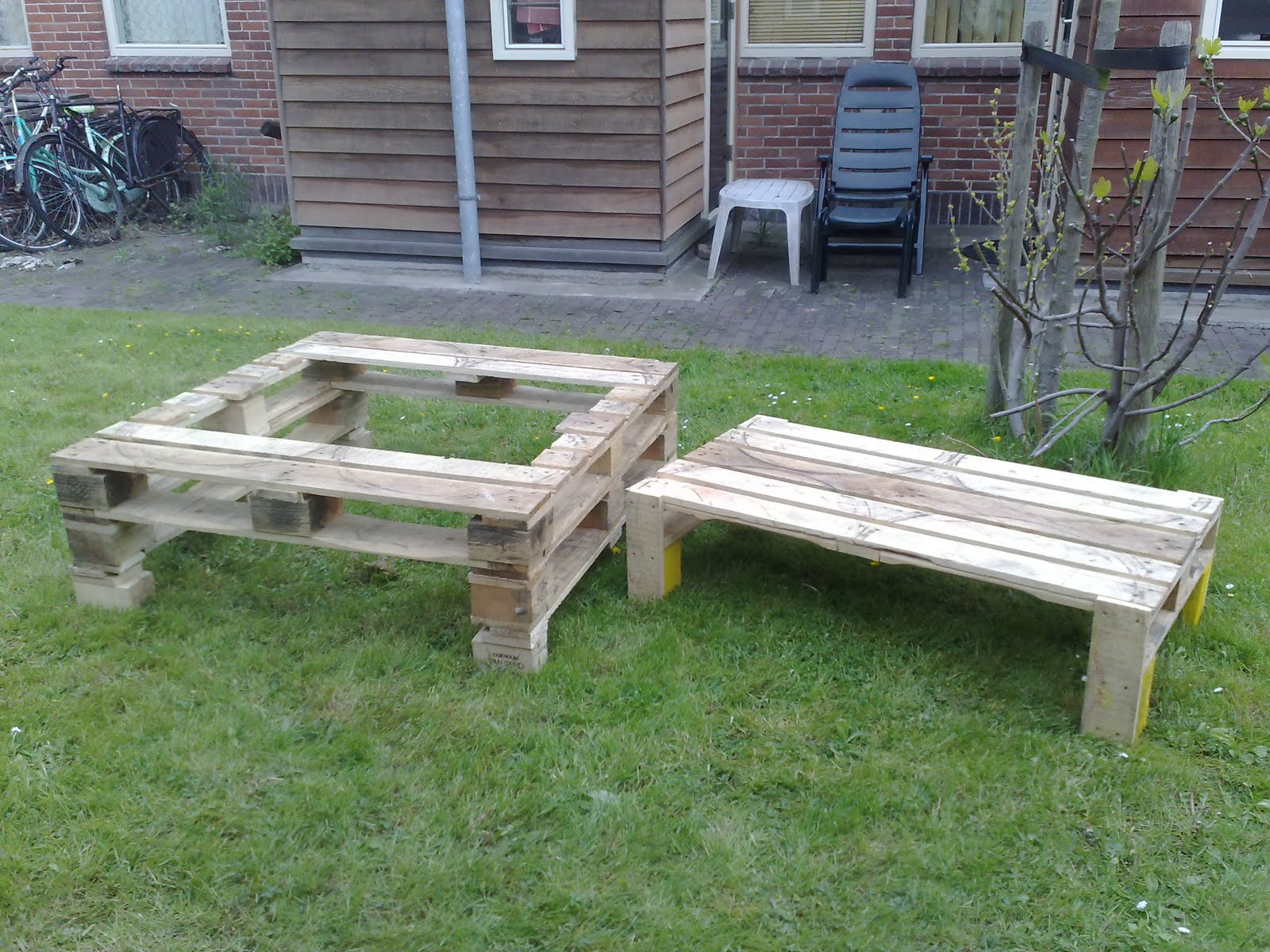 Picnic Table Out of Pallets