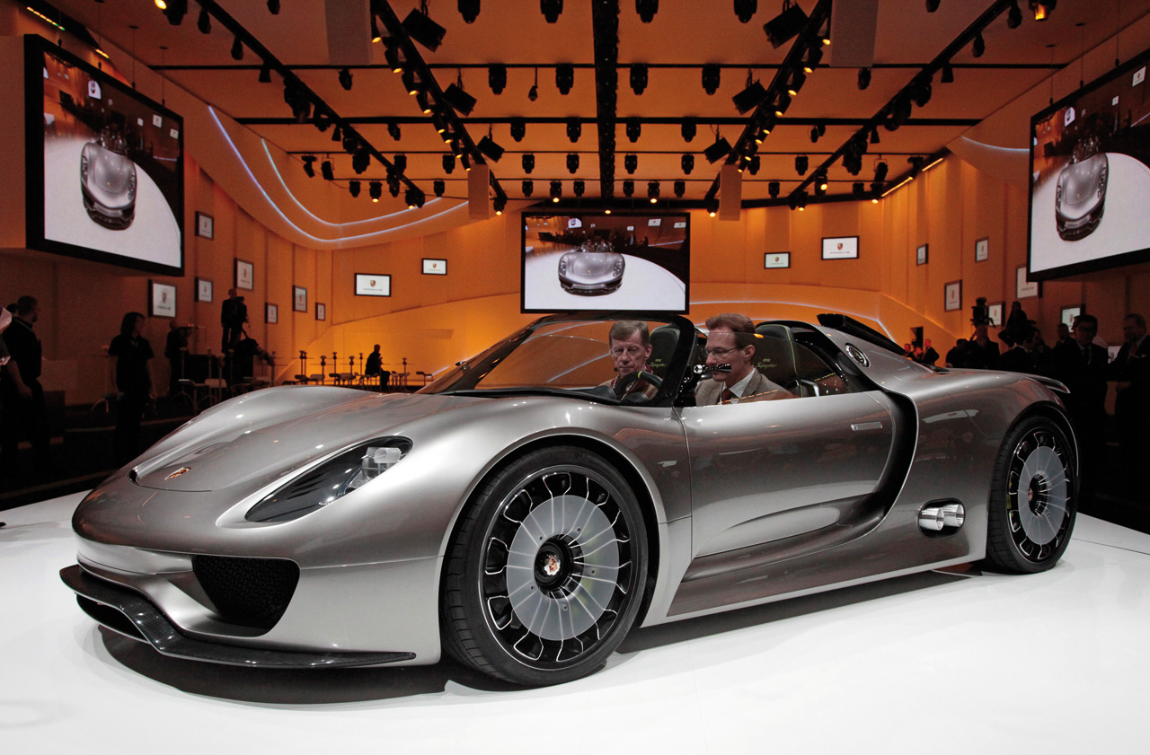 Porsche 918 Spyder Racing At Nurburgring 24 Hour In 2017 Electric Electric Vehicle News