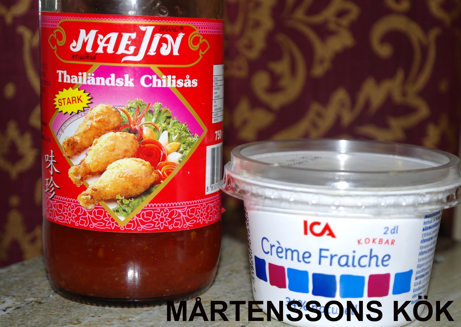 Kön med mogen mamma i köket Kön med mogen mamma i köket