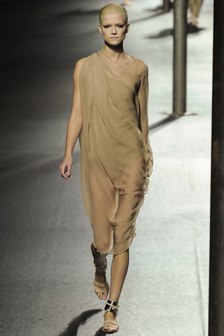 Carrie's Design Musings: Go Nude or Go Home