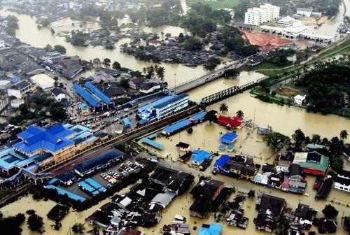 CyBERscope Mencetus MINDA Generasi MILLENNIUM..... 074 BANJIR DI