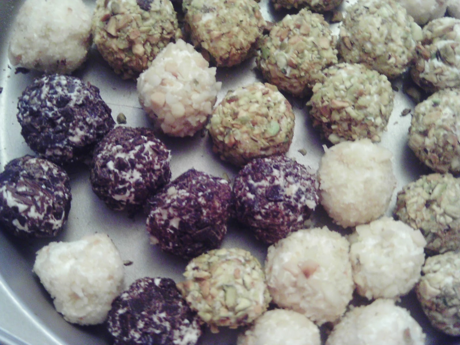 Avocado Apron Keto balls (cream cheese balls)