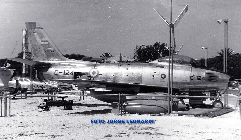 24.SABRE+F-86.1.jpg