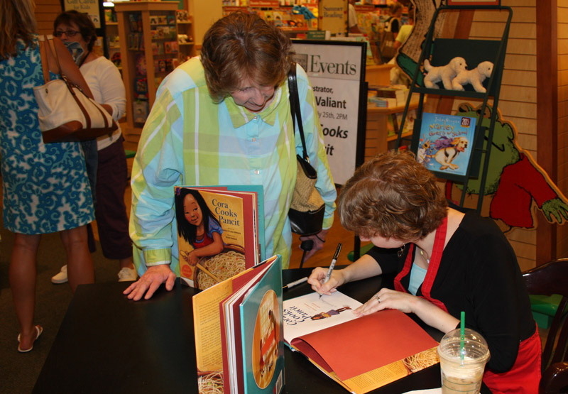 [KristiValiant_booksigning1.jpg]