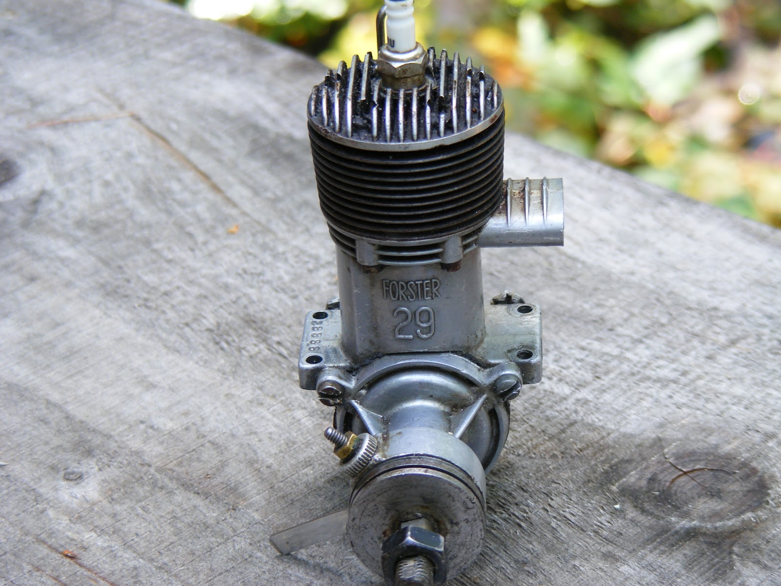 Vintage Model Airplane Engines Running: Foster 29 Model Ignition Enginel