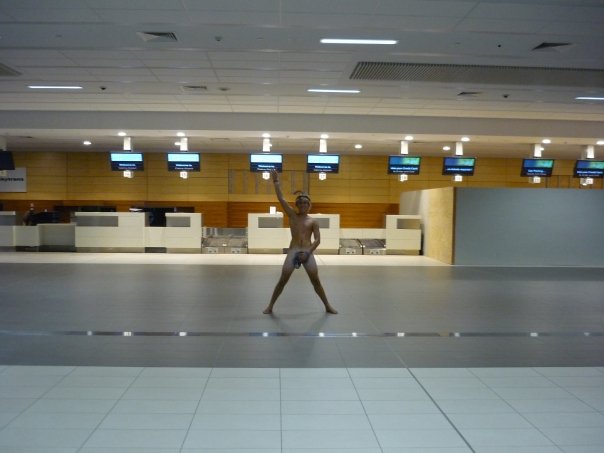 Airport Nude 89