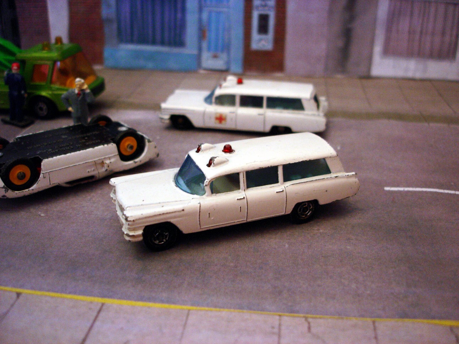 [MB-54+S&S+Cadillac+Ambulance_04.jpg]