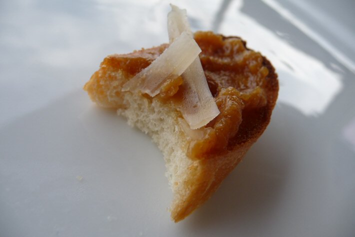 [roasted+garlic+crostini.JPG]