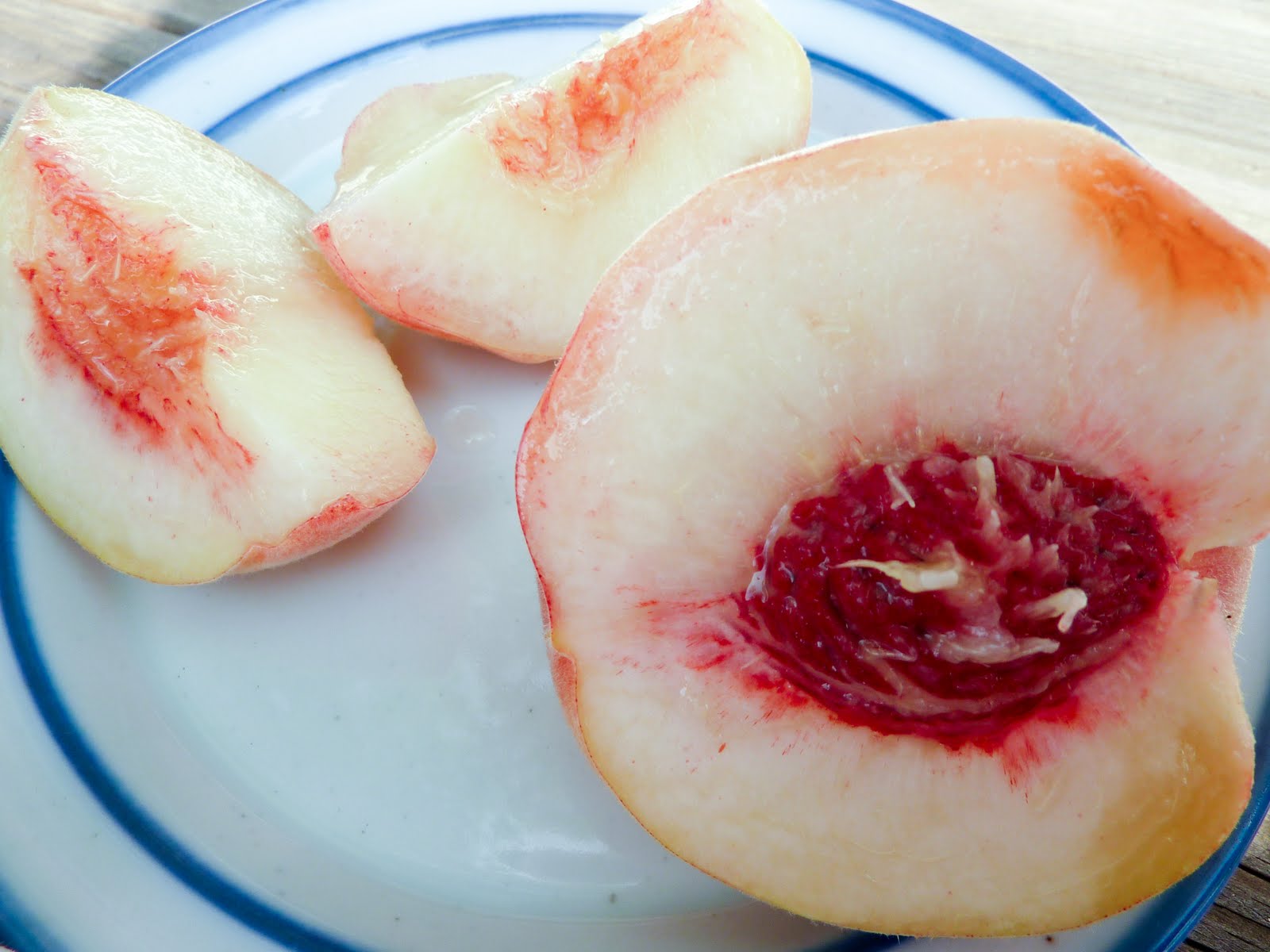 FEAST EVERYDAY White Peaches