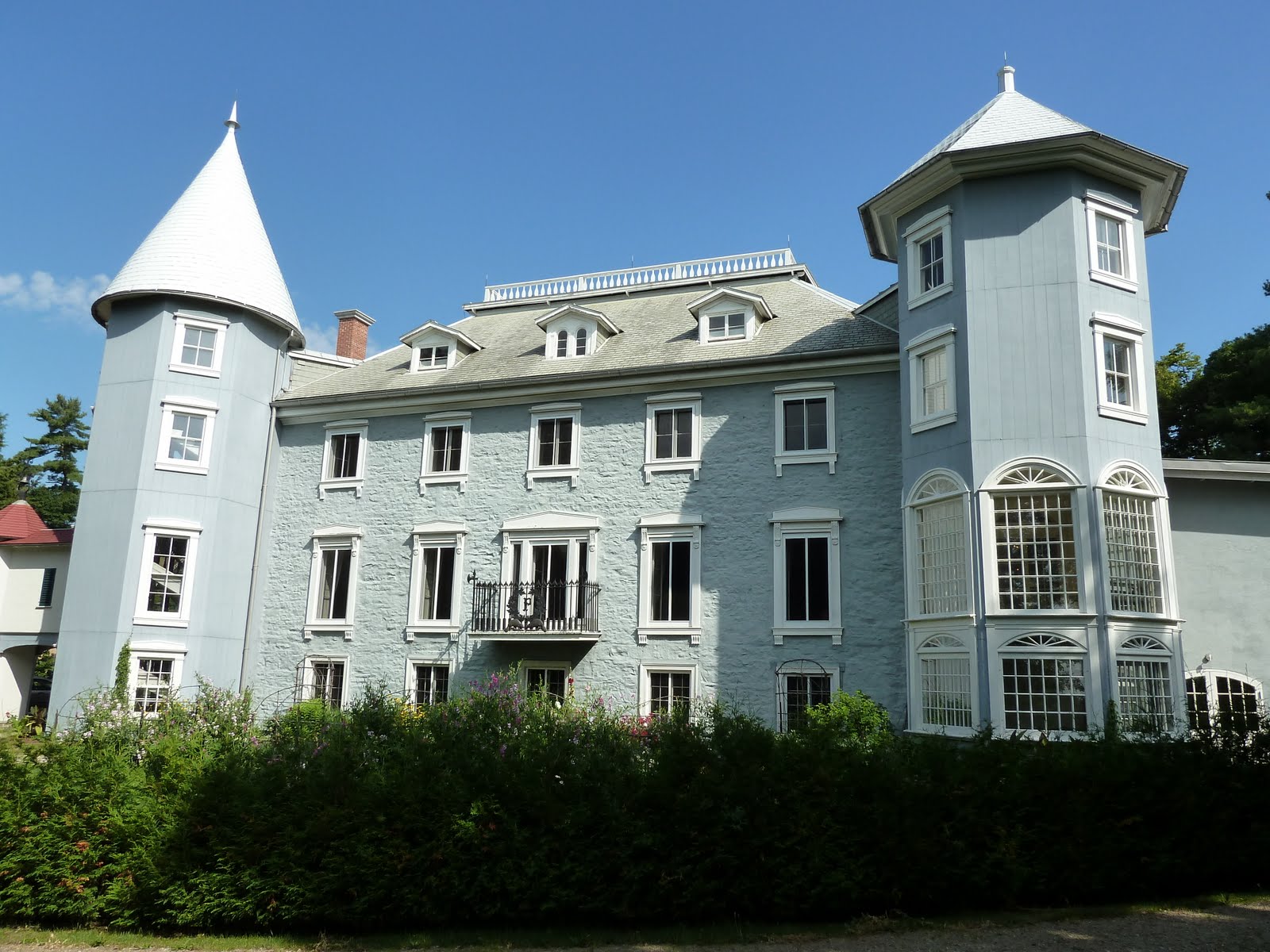 Queenbeabea Manoir Papineau Montebello