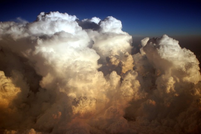 [weird_cloud9.jpg]