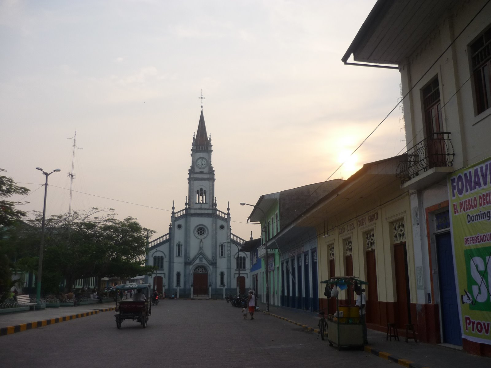 Rastros y fotos Catedral de Yurimaguas y casonas, algunas de la época