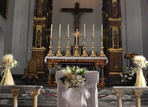 Fr Ray Blake's Blog: Benedictine Altar Arrangement is a bit silly!