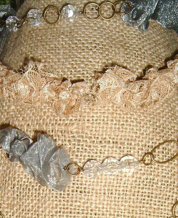 [new+fabric+necklaces+008.JPG]