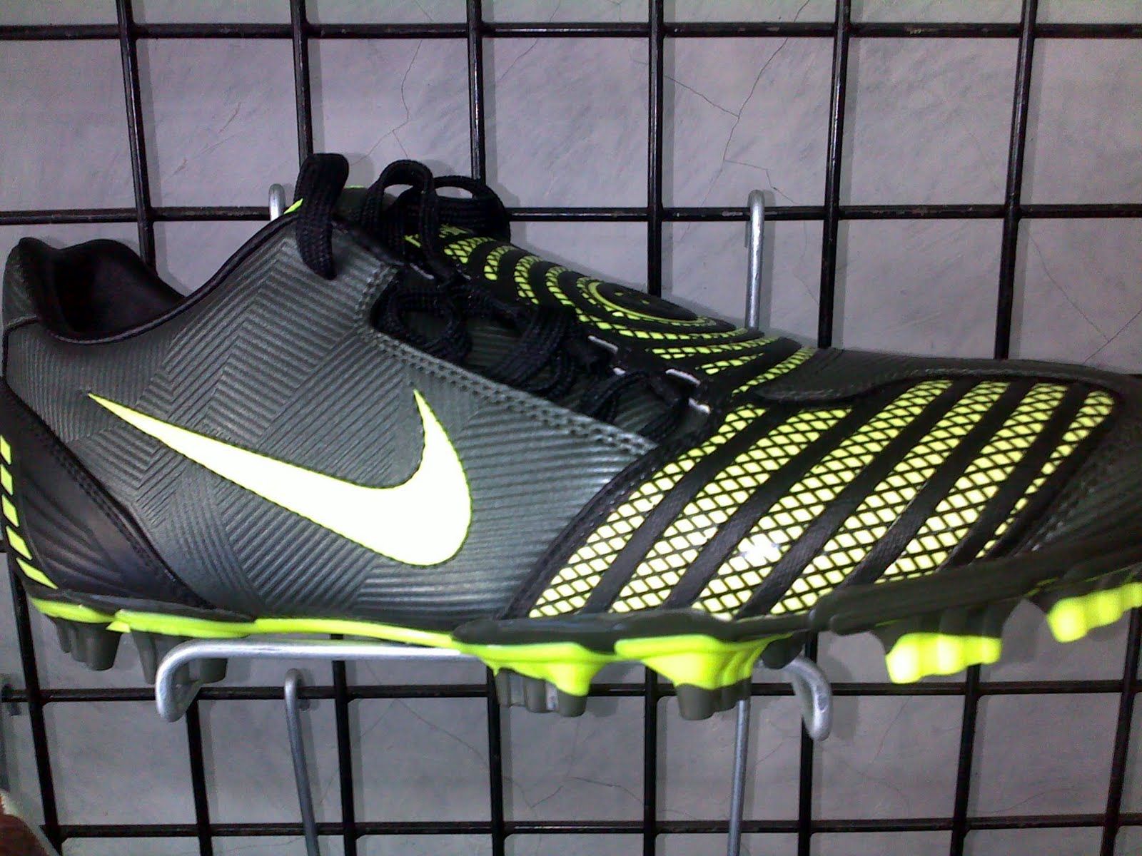 One Stop Sport Costume Home: SEPATU BOLA NIKE SALE (UKURAN BESAR JUGA ADA)
