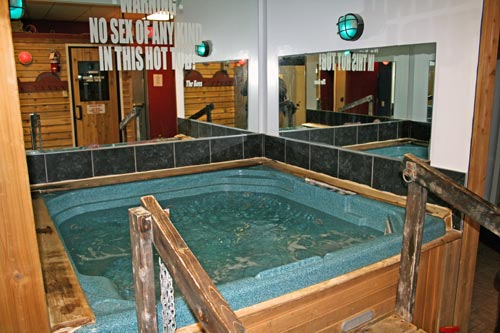 [hot-tub-2008.jpg]