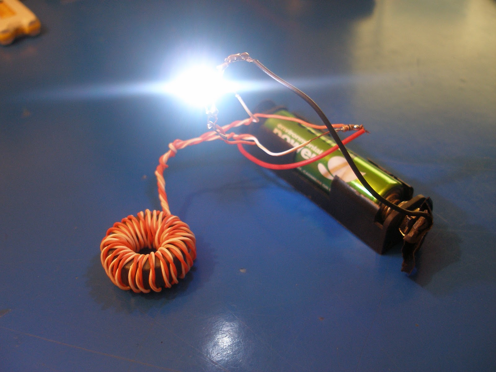 Legwinskij's Gadgets: Joule Thief