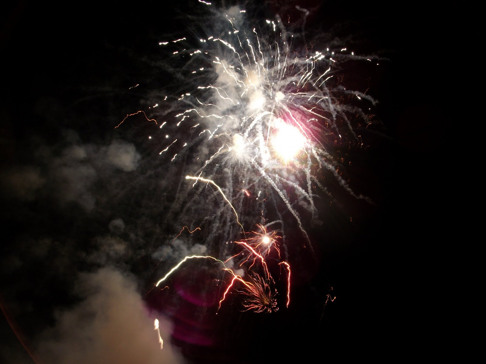 Snapshot Fireworks over Pee Wee's