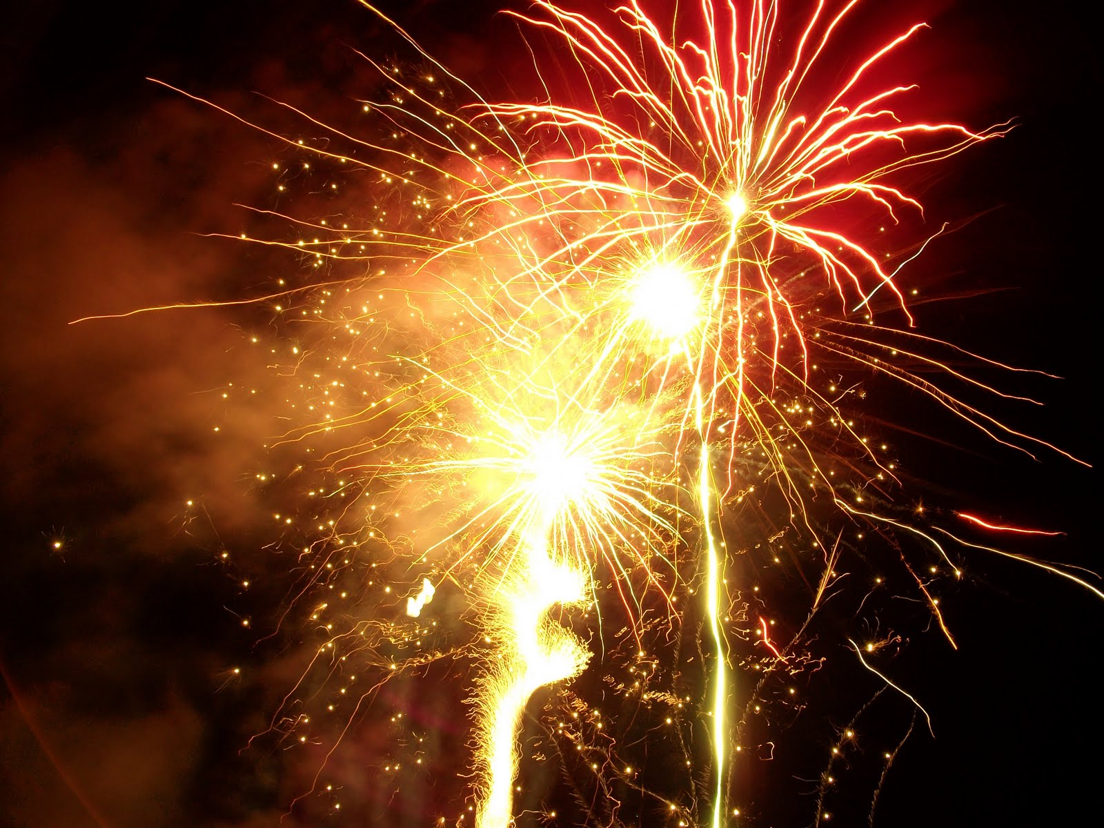 Snapshot Fireworks over Pee Wee's