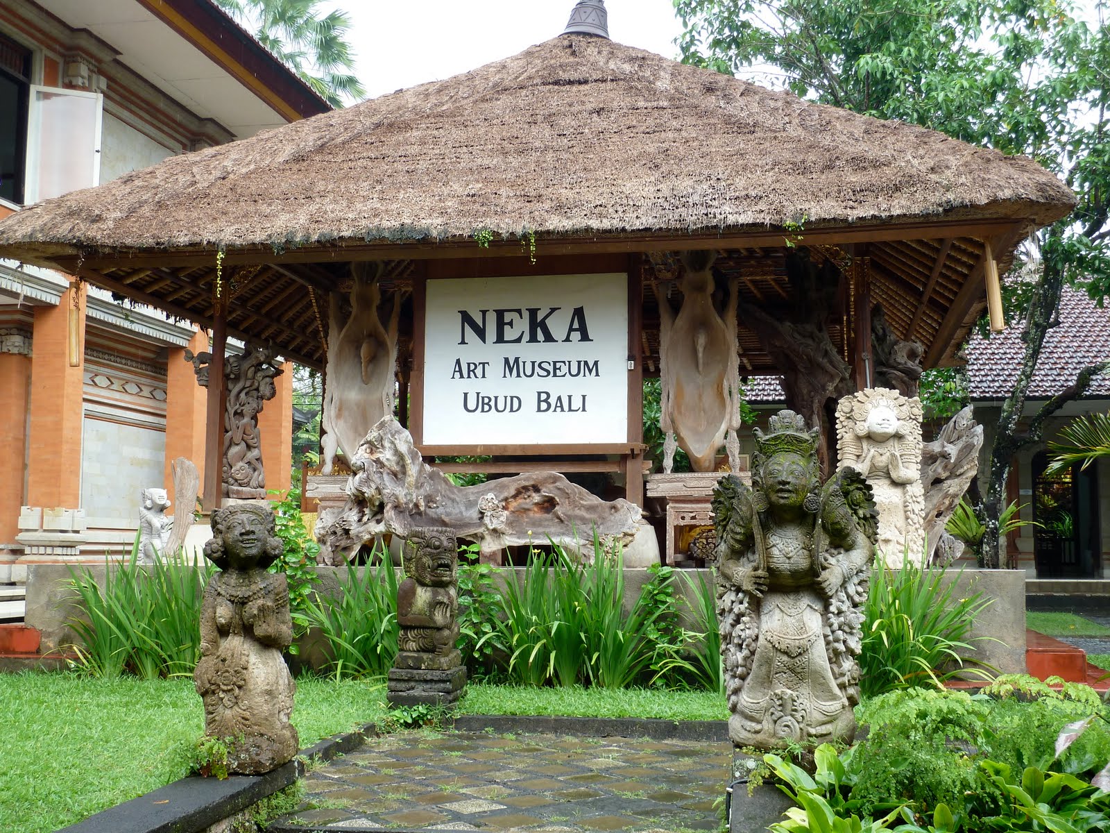  Museum  Neka  illustrations of Balinese culture Well 