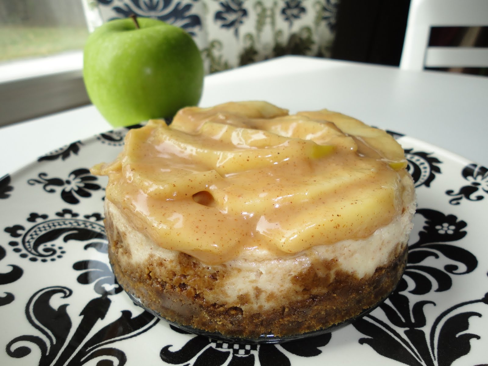 this hungry mama bakes Apple Cinnamon Cheesecake