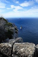 View towards Cape Hauy from the Monument Lookout, inlcuding The Monument - 11th September 2009 (269KB)