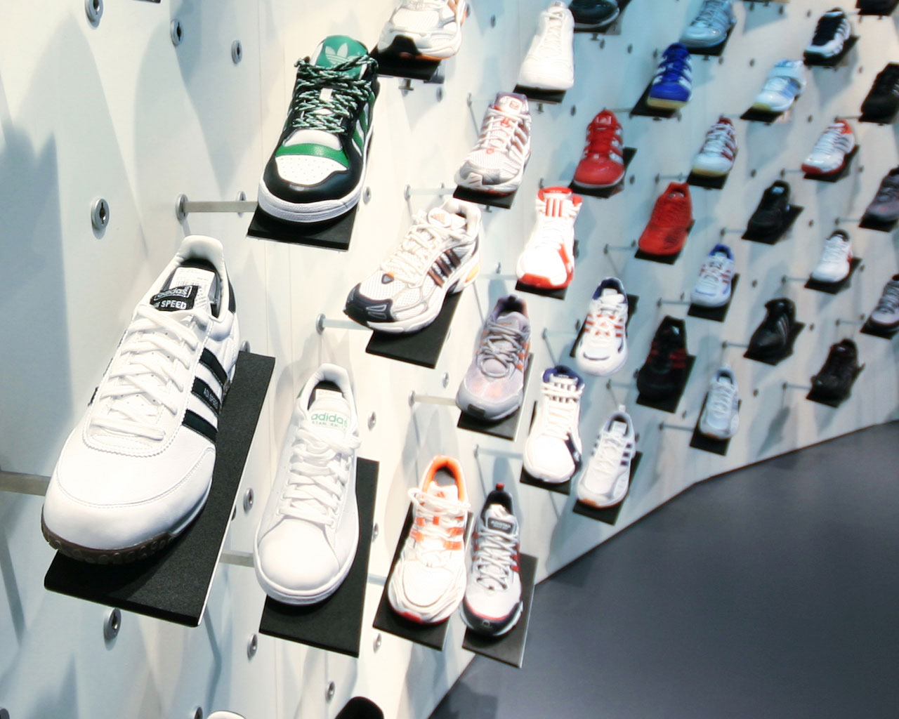 Sporty Foot: Know Your Sports Shoes