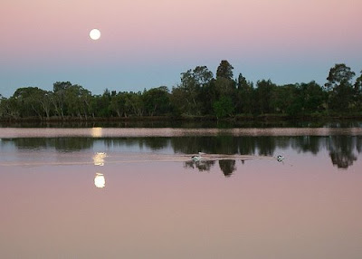 77968511_c2c881e841Moon+and+RichmondRiver.jpg