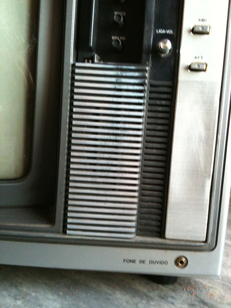 Sopa de Conteúdo TV antiga Sharp Linytron