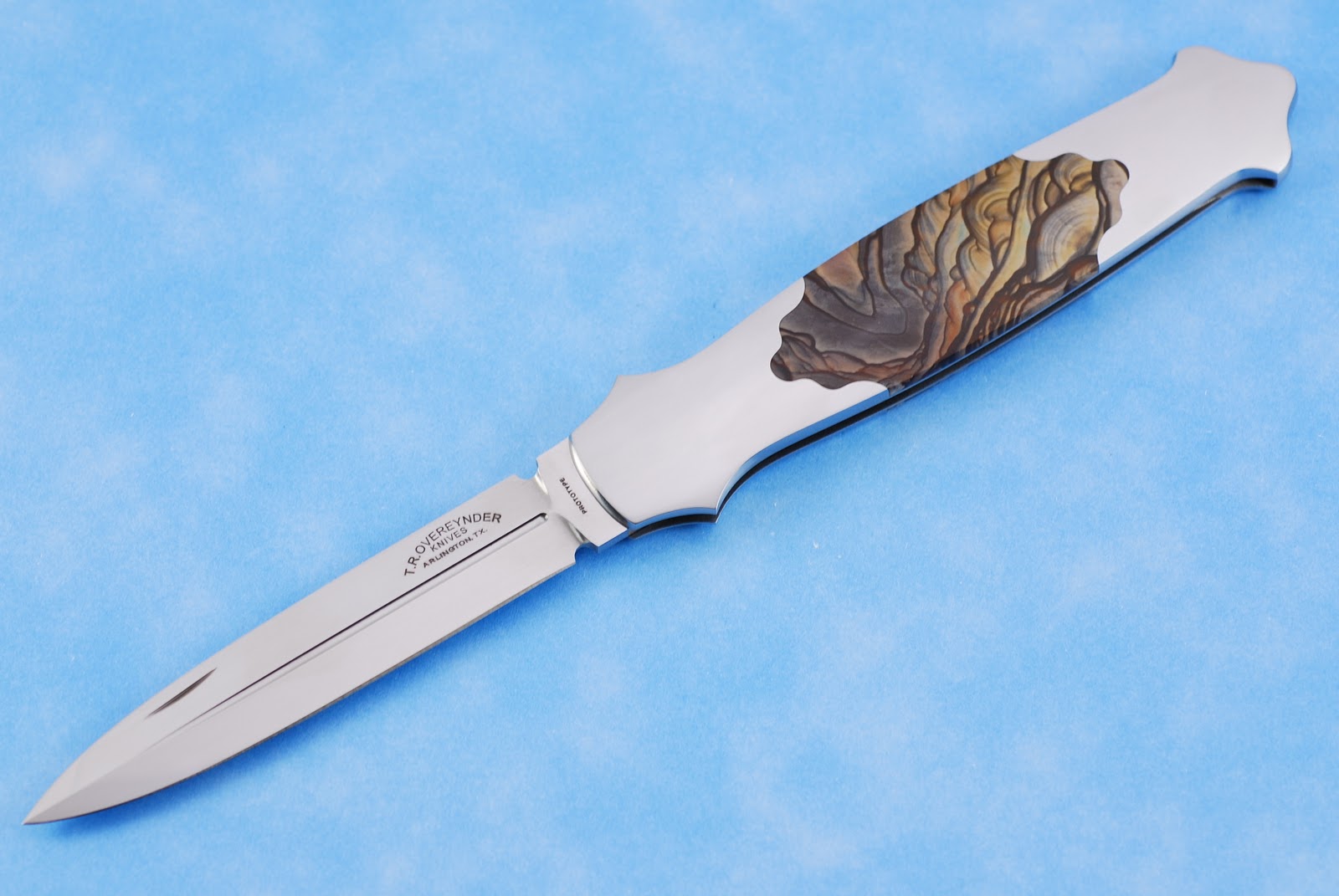 Knifeology Custom Knives Engraving