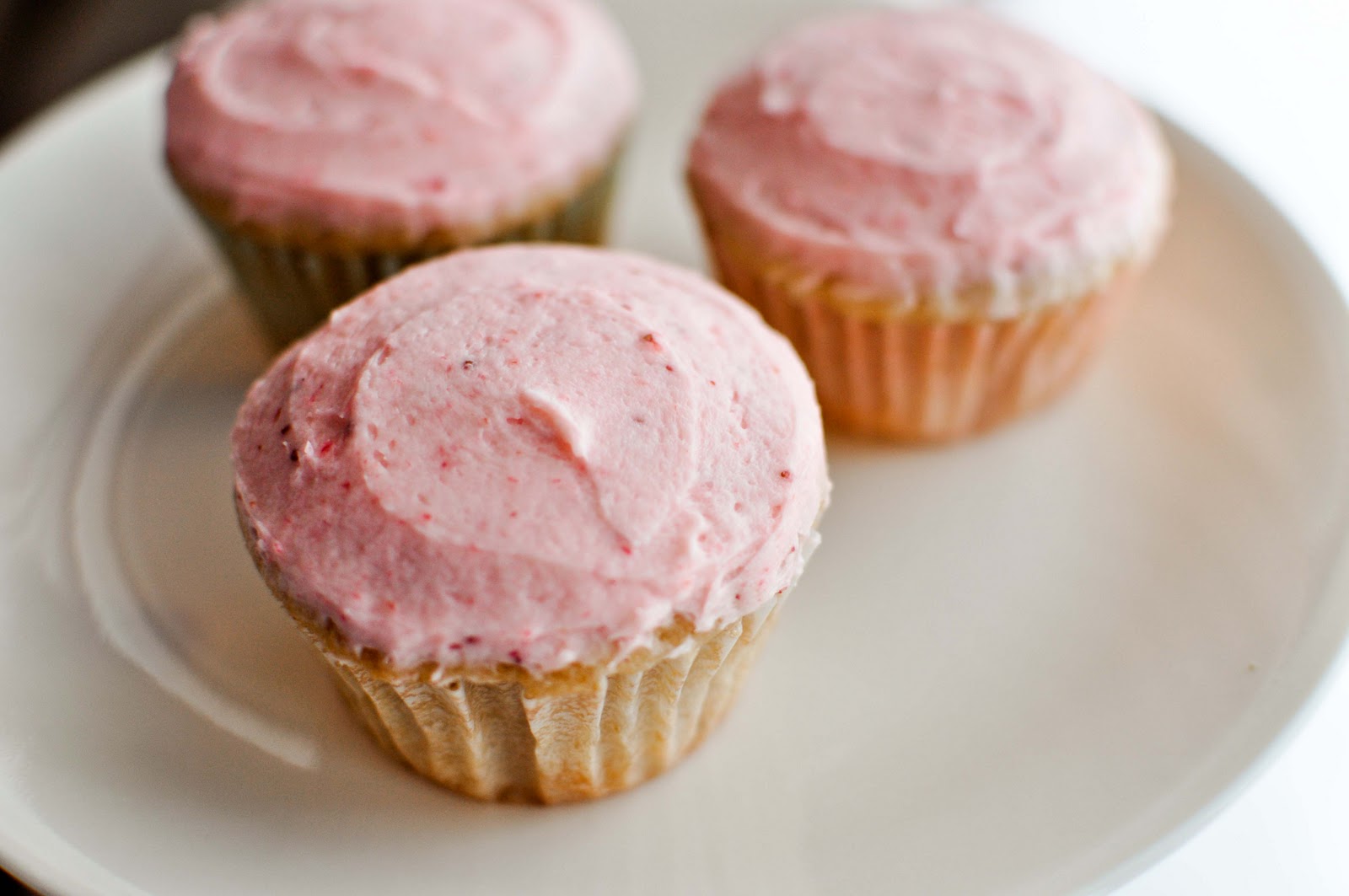 bake! Sprinkles Strawberry Cupcakes