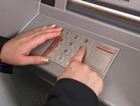 penarikan tunai di atm dengan menggunakan kartu kredit,cara terbaik menggunakan ATM
